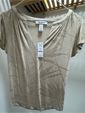 White House Black Market Light Beige V-Neck Short Sleeve Tee